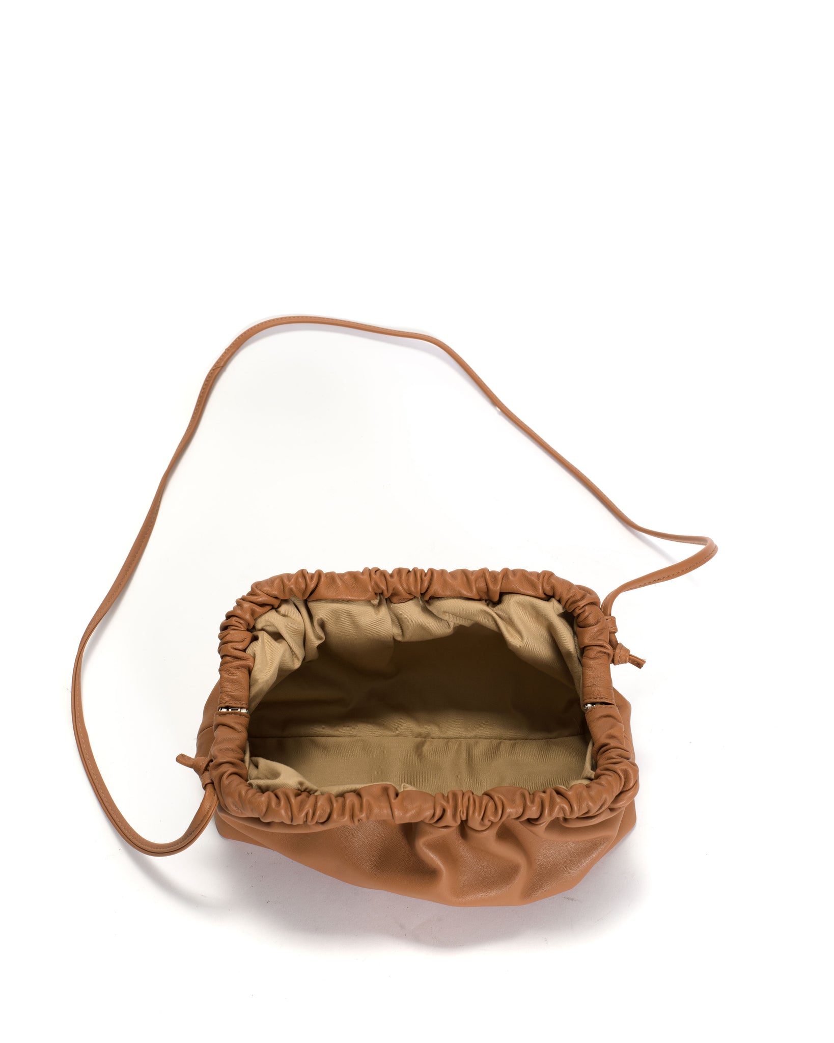 Hally grand cloud bag Silky lamb Caramel